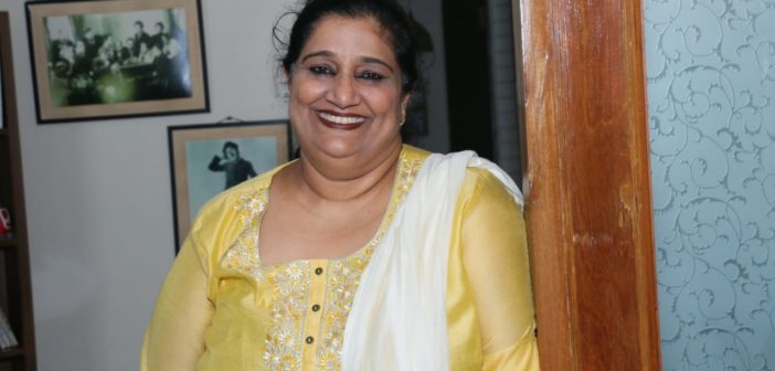 59-year-old #SeemaPahwa, #actordirector and #Badhki from #Humlog, India’s first soap aired in 1984, shares her #incrediblejourney as an #actor, her #approach as a #director and her #perception towards the #realityoflife: silvertalkies.com/seema-pahwa-wr…