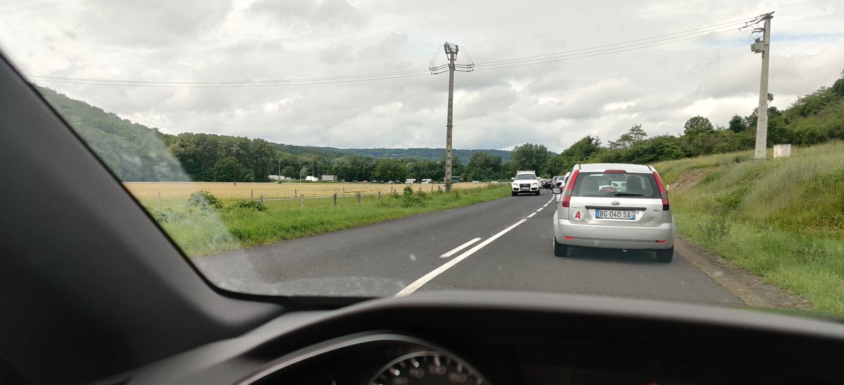 NiacTom's tweet photo. Quand l'A75 est fermé entre Coudes et Issoire les chemins de traverse saturent
#PUYDEDOME
#chadeleuf
#coudes #Issoire
#A75
@lamontagne_fr https://t.co/0rNrvBiitp