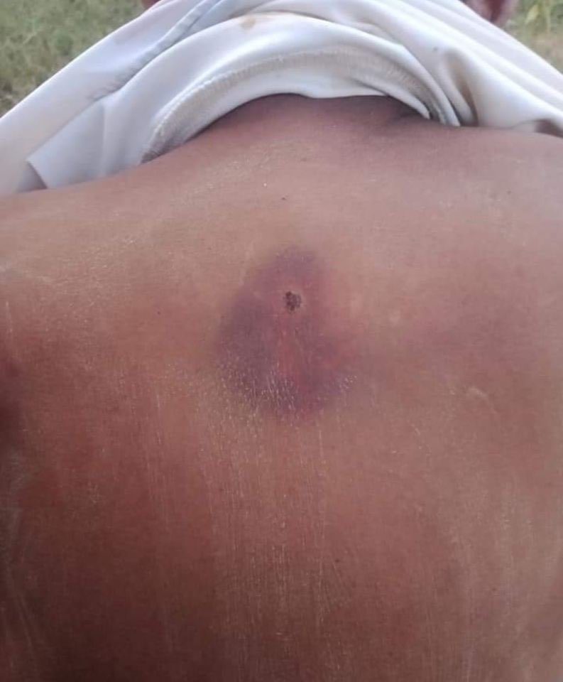 MINGIN, Sagaing Region:

SAC Terrorists and their proxy gang Pyu Saw Htee members raided Kyauk Khe Tat village today morning. They destroyed food, oil &amp; rice. And they tortured a villager.

#June28Coup #WhatsHappeningInMyanmar #MilkTeaAlliance