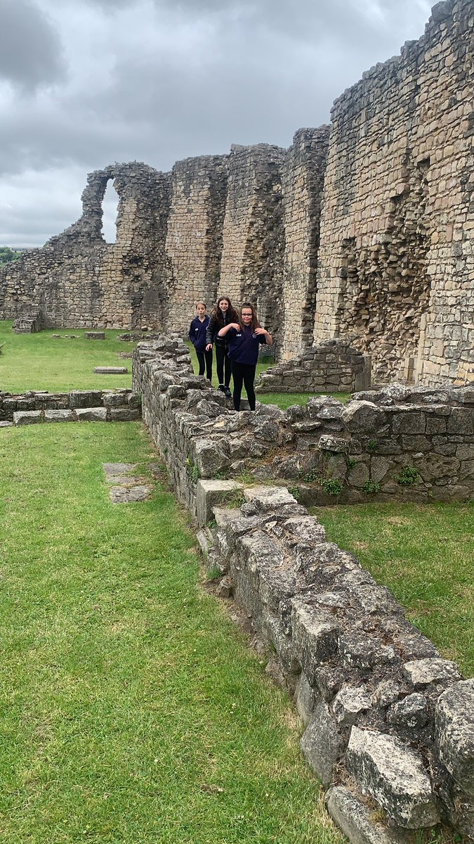 class6_mill's tweet image. Having fun at Conisbrough Castle 🏰 @themillacademy