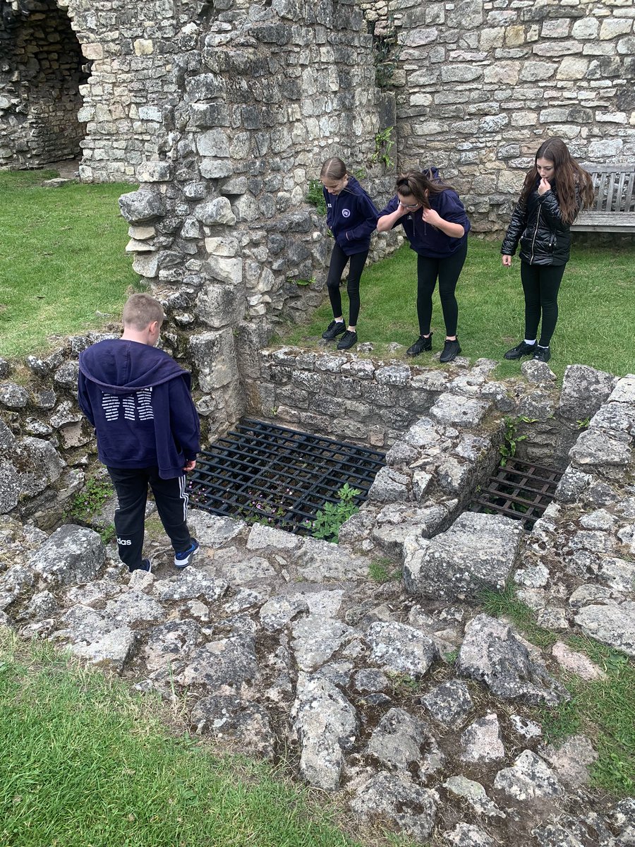 class6_mill's tweet image. Having fun at Conisbrough Castle 🏰 @themillacademy