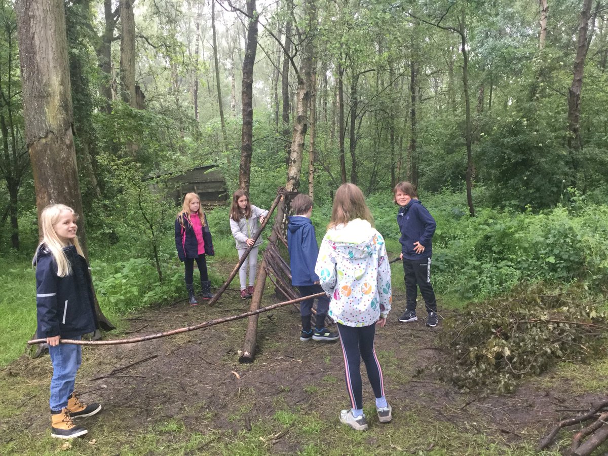 StChrisJunior's tweet photo. Year 3 and 4 are working hard in teams building denβs at Celtic Harmony Camp! #mystchris #ggroup #fgroup https://t.co/OZziWcpERh