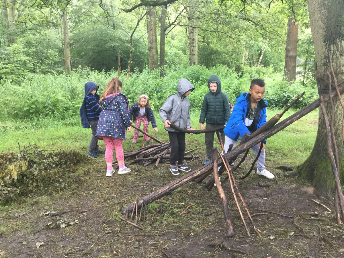 StChrisJunior's tweet photo. Year 3 and 4 are working hard in teams building denβs at Celtic Harmony Camp! #mystchris #ggroup #fgroup https://t.co/OZziWcpERh
