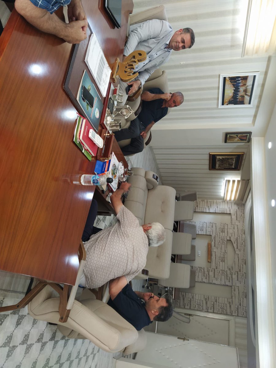 MehmetBarlas63's tweet photo. İl Başkanımız sayın @AvTuysuz ile beraber Hilvan ziraat odası başkanı Sn @hikmetipar ‘ı ziyarette bulunduk. Çifyapılan elektrik kesintileri ve yaşanan kuraklıktan dolayı çiftçilerin mağdur olduklarını anlattı. Değerli başkanımızın ilgi alakasından dolayı kendisine Teşekkür ederiz https://t.co/gKd1OqU2tj
