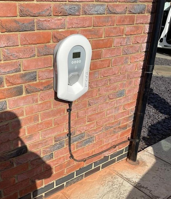 An untethered Zappi unit looking tidy at this property. 

#proev #electriccars #evchargers #myenergi #zappi #evchargerinstall #EVUK #EVs #myenergiuk #chargerinstallation