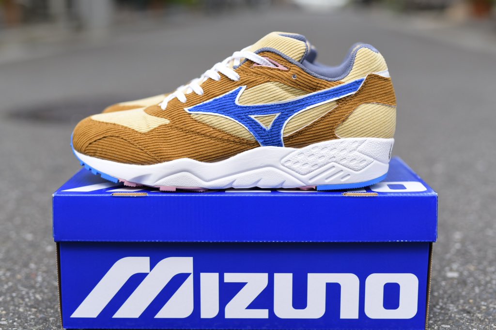 takeMJtoyo's tweet photo. 【協力願い】

インプット増やしたいす👟

6月に買ったスニーカーで、気に入っているモノをリプライで教えてください！(写真ありだと嬉しい•••)

頂いたリプライには100字以上で返信しますので！フォロー外でも関係ない！
返信〆本日23:00

もしよければリツイートもおなしゃす🙇‍♂️ https://t.co/VdtIbBf1IY
