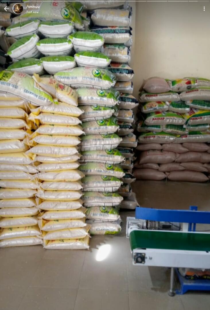 Uncle_Jaaypee's tweet image. Please everyone... help me out... I got scammed earlier this year... I&apos;m trying to make sales,  so i can be able to pay off my debts (which I incurred due to the scam)... 

Please buy my rice... I&apos;m silently dying... they keep calling me everyday... please!!