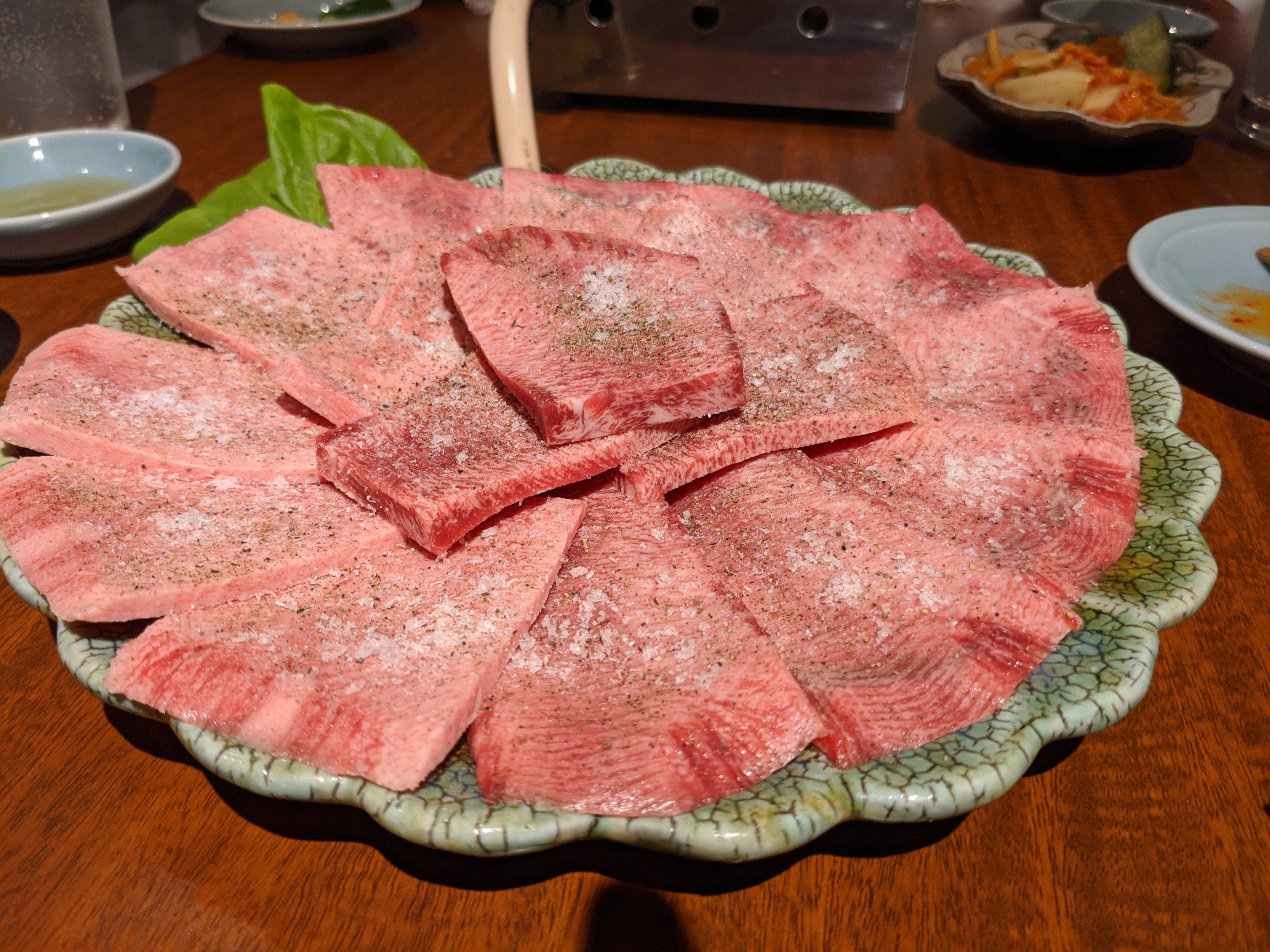 ベンじい 都内で最も美味しいタン を食べられる焼肉屋の1つが 赤坂らいもん 静龍苑 しみず クロッサムモリタなどと並び最高の牛タンを食べたい人へ もちろんそれ以外のお肉も極上でおすすめ そして個人的には通販で購入できる冷麺がお店と同じ