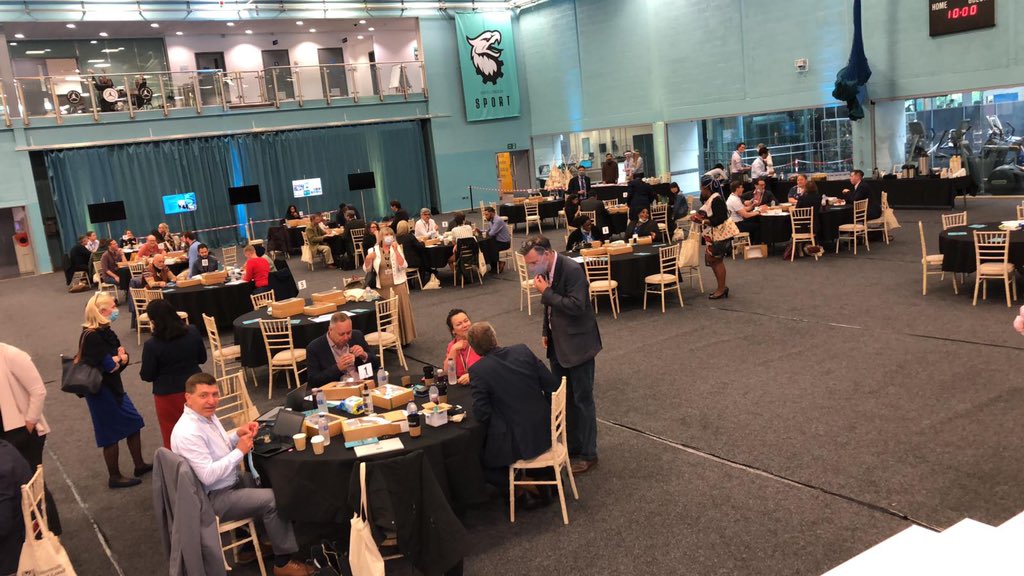 ProfBroderick's tweet photo. Delighted to be hosting the @UEL_News ‘dual delivery’ University Development Week - bringing the whole staff community together on-campus & virtually. #UELConnected #MakingaPositiveDifference #CovidSecureCampus #Gratitude https://t.co/GeaSRTAhH3