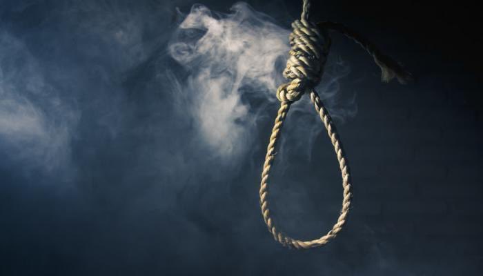 العدل  اساس الملك
ومن العدل اعدام القاتل
واعدام القاتل امام الجميع

((وَلَكُمْ فِي الْقِصَاصِ حَيَاةٌ يَا 
أُولِي الْأَلْبَابِ لَعَلَّكُمْ تَتَّقُونَ))

 #جريمه_المهبوله #الكويت 
 #عبدالعزيز_محمد_الرشيدي