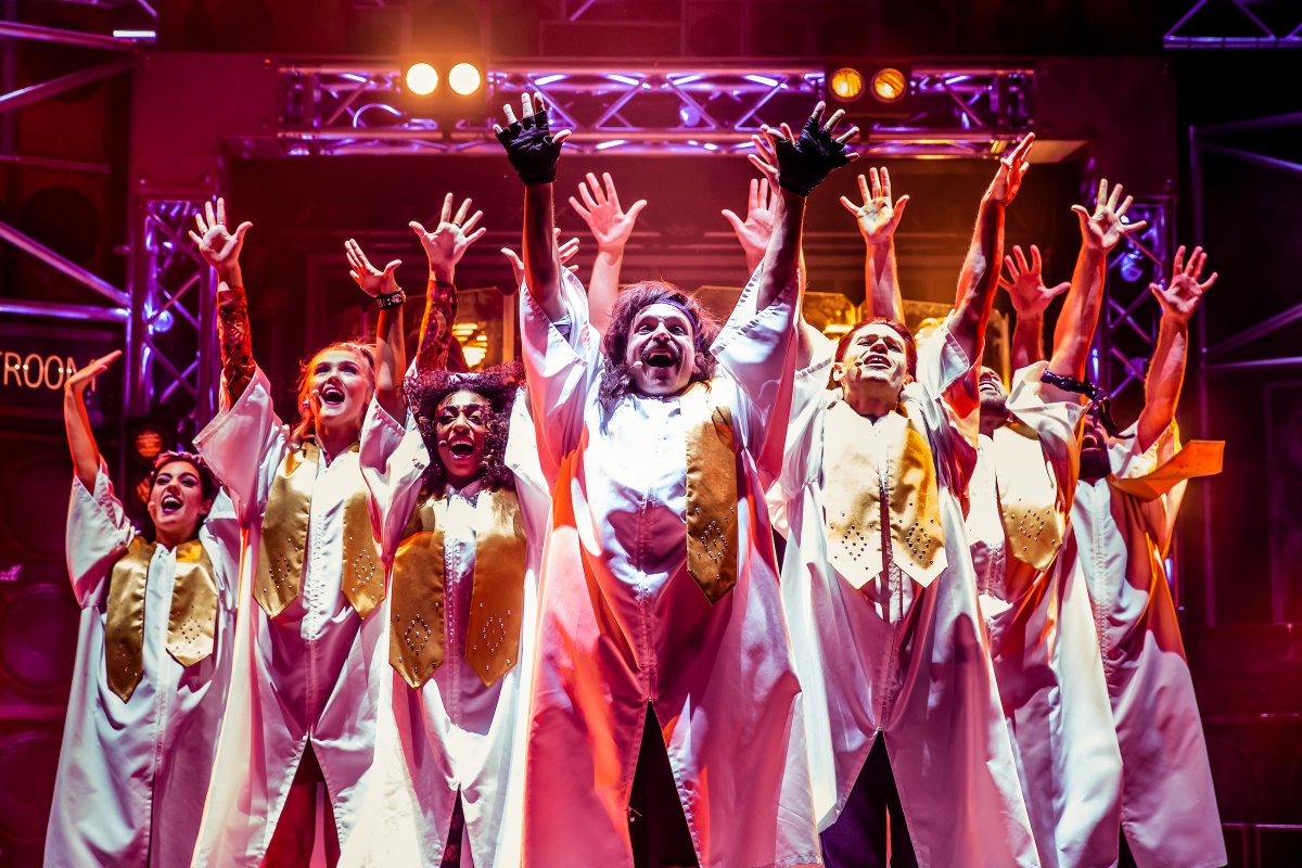 It's Friday night 🙌

Also - it's #KebabDay 🙌🥙🙌

📸 - Rock of Ages (23 - 27 November) | Photo features previous cast.