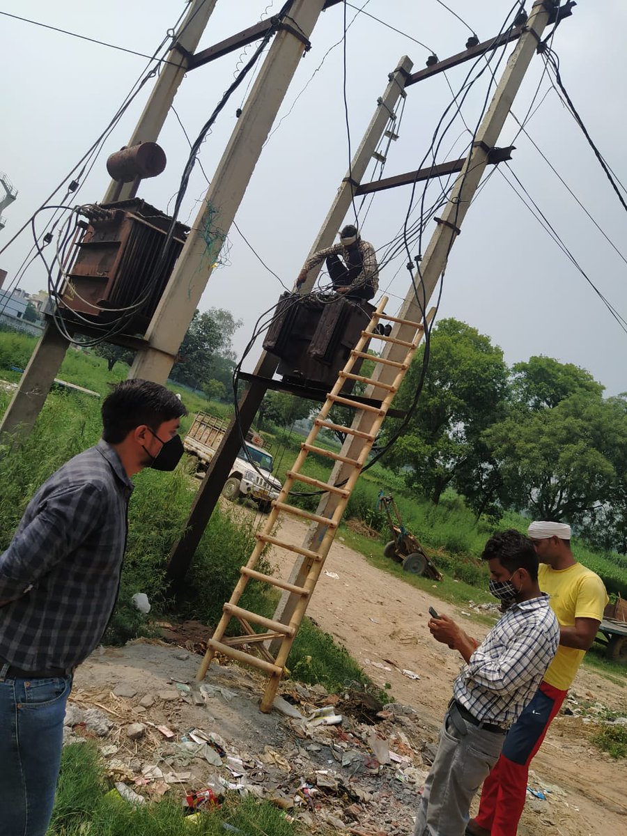 दिनांक 28.06.21को <a href="/AEWorkshopMzn/">Piyush Kumar</a> व <a href="/jewsmznpvvvnl/">@Manish</a> द्वारा EDD-2MZN के अंतर्गत ग्राम दधेडू खुर्द का निरीक्षण कर बार -2 क्षतिग्रस्त हो रहे परिवर्तको का भार मापन किया गयाएवं कार्यशाला द्वारा परिवर्तित किये कार्य की गुणवत्ता हेतु ग्रामीणों से फीडबैक लिया|
 <a href="/MdPvvnl/">MD Pvvnl</a> 
<a href="/SEworkshopPVVNL/">Pankaj Agarwal</a>