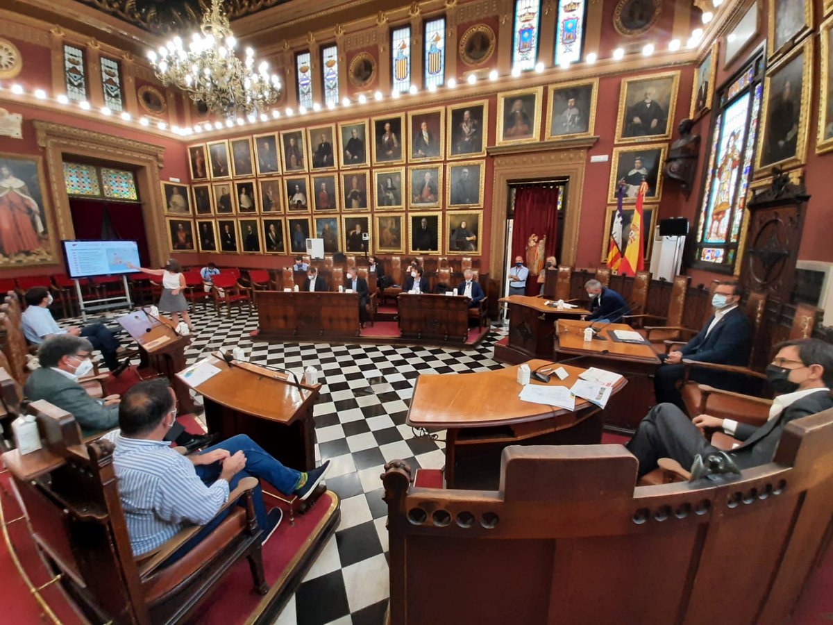 hila's tweet photo. Reunión con representantes de los gobiernos de España y Alemania para explicarles proyectos de Palma que pueden optar a financiación europea.
Nos han pedido por:
✅ Distrito de Innovación Nou Llevant.
✅ Pacto verde.
✅ Mobilidad sostenible.
#PalmaFuturo #PalmaInnova https://t.co/j0rF0Mi7uz