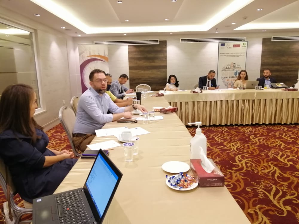 Joinupjordan's tweet photo. نقاش ثري بين الحضور عن اهم المعيقات التي تواجه منظومة #ريادة_الاعمال_المجتمعية في #الاردن و الاعتمادية على المانحين و عدم وجود الاستمرارية للمنح او لمنشآت الريادة المجتمعية.
هذا النقاش ضمن فعاليات اللقاء المجتمعي السادس عشر ضمن مشروع_انضمام!
#شباب #نساء #ذوي_الاعاقة #اللاجئين https://t.co/B2U9c0DLIb