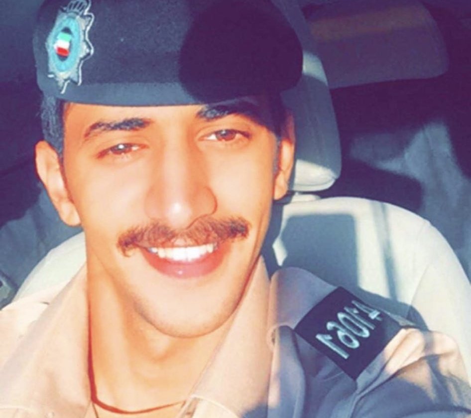 لما  تحطون 300 شرطي بالافنيوز و 360

و بالشارع مخلين الشرطي بالدوريه بروحه،،،،هذي نتيجة القرارات المتخبطه

دم عبدالعزيز الرشيدي برقبتكم

#عبدالعزيز_محمد_الرشيدي
