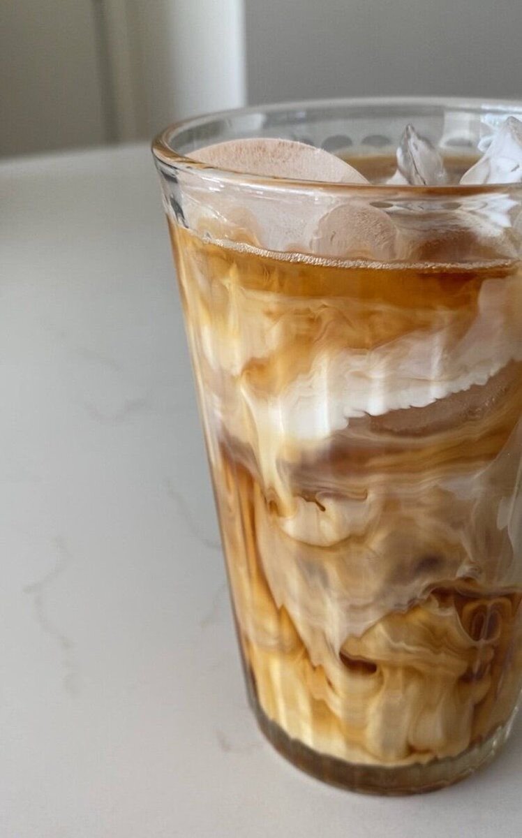 mrymdreams's tweet photo. Iced coffee appreciation tweet https://t.co/a0MfFSwc3O