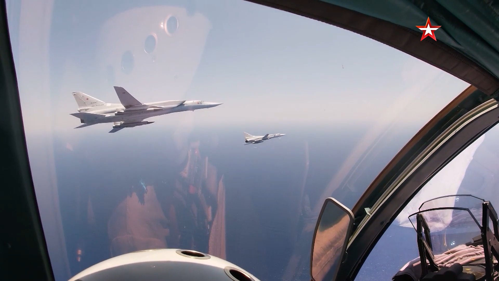 Rob Lee on Twitter: "Screenshots of the Tu-22M3 bombers with Kh-22 anti-ship missiles and a MiG-31K interceptor (RF-95215) with a Kinzhal missile over the Mediterranean Sea. Zvezda blurred the MiG-31K's tails when