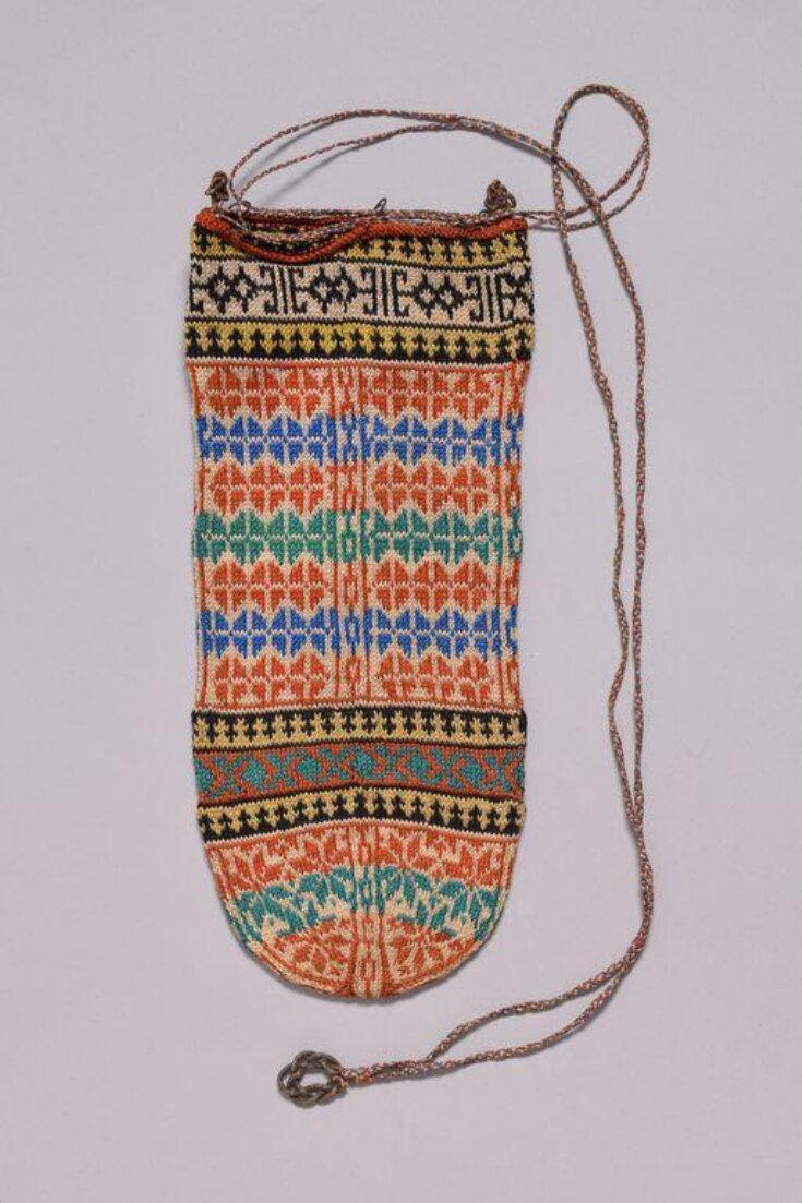 UofGknitting's tweet image. I see echoes of both Nordic motifs and Central Asian göls in this knitted silk purse, made in Iraq in the 1930s.  What are your favourite motifs to use in your knitting? #uofgknitting #knitting #strandedknitting #knit #textilehistory #silk 
📸©V&amp;amp;A Museum ow.ly/FICs50FjDPj
