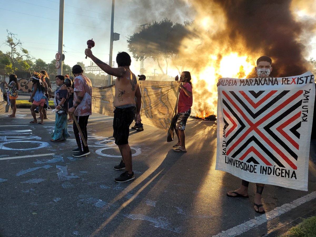 Midia1508's tweet photo. Rio de Janeiro 28/06/2021
Indígenas bloquearam na manhã desta segunda-feira (28) Avenida Presidente Castelo Branco em protesto contra Projeto de Lei 490, que muda demarcação de terras. 

#LevantePelaTerra #PL490Não https://t.co/DmVw2ft9Y5