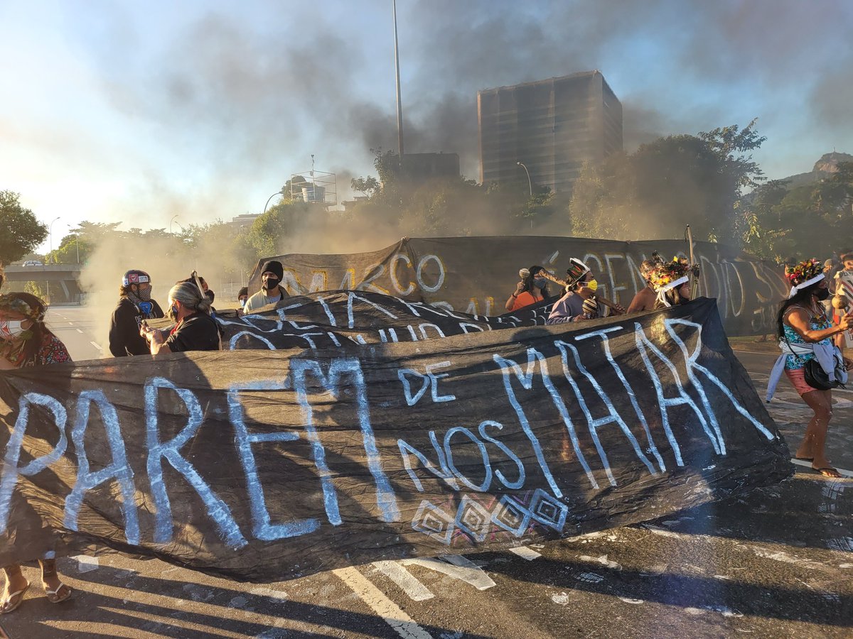 Midia1508's tweet photo. Rio de Janeiro 28/06/2021
Indígenas bloquearam na manhã desta segunda-feira (28) Avenida Presidente Castelo Branco em protesto contra Projeto de Lei 490, que muda demarcação de terras. 

#LevantePelaTerra #PL490Não https://t.co/DmVw2ft9Y5