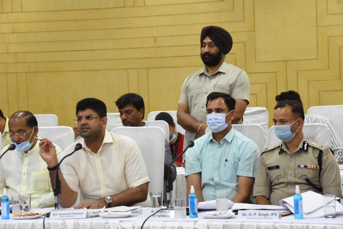 DIPRO_Faridabad's tweet image. ✅ डिपो होल्डरों की दुकान के बाहर नाम, मोबाईल नंबर व स्टॉक का बोर्ड 15 दिन में लगाकर रिपोर्ट करें : @Dchautala 

🔸 @dcmohry ने जिला परिवेदना एवं कष्ट निवारण समिति की बैठक में दिए निर्देश

🔸 मीटिंग में 16 परिवाद रखे गए जिनमें से 14 का मौके पर ही निपटारा कर दिया गया