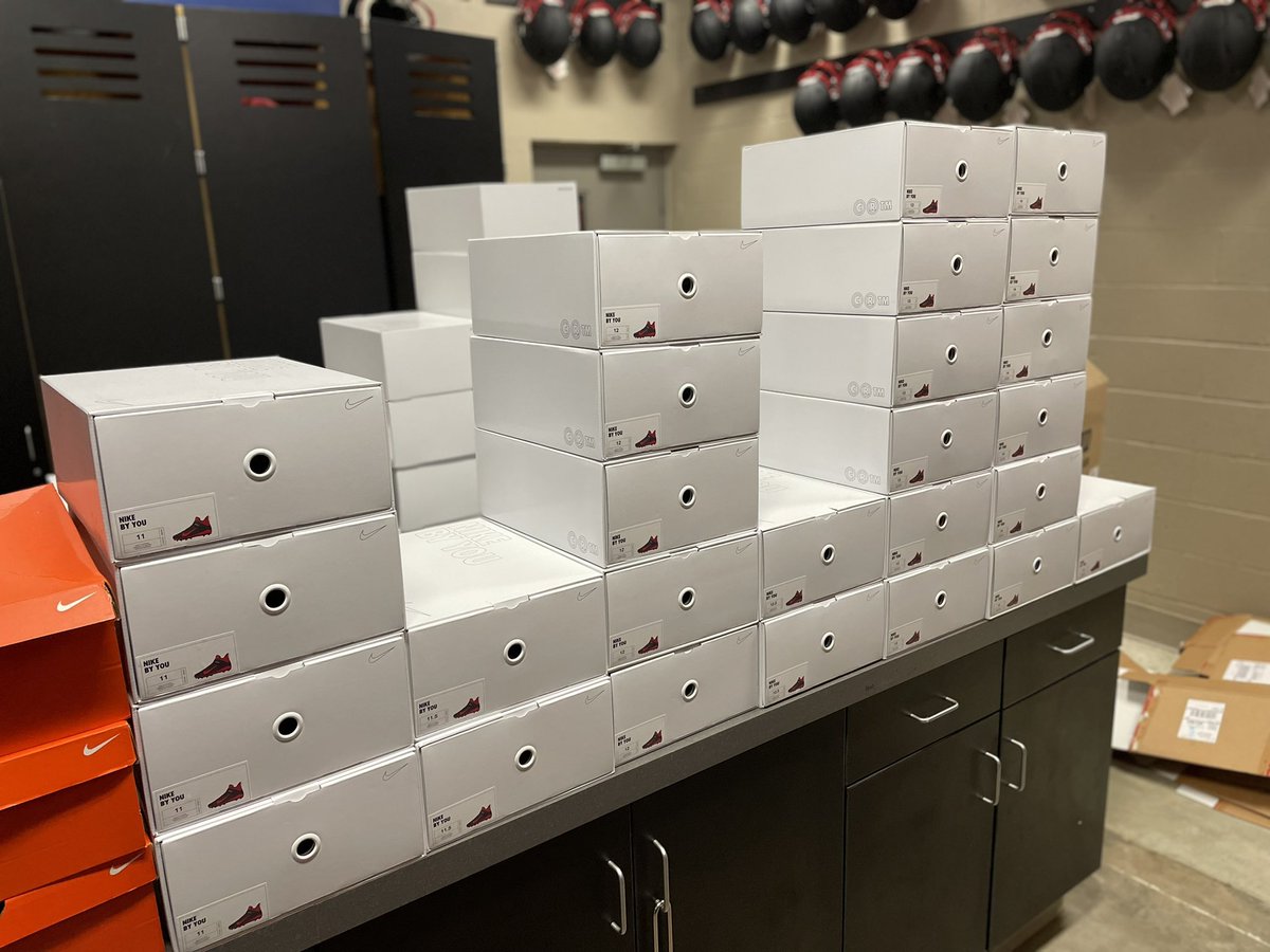 River Kings will be looking good in their new cleats this season! Thanks <a href="/DavidJohnson31/">David Johnson</a> for supporting the River Kings!! <a href="/ClintonStrength/">Clinton Strength</a> <a href="/Rise_Above_CHS/">Clinton Activities</a>