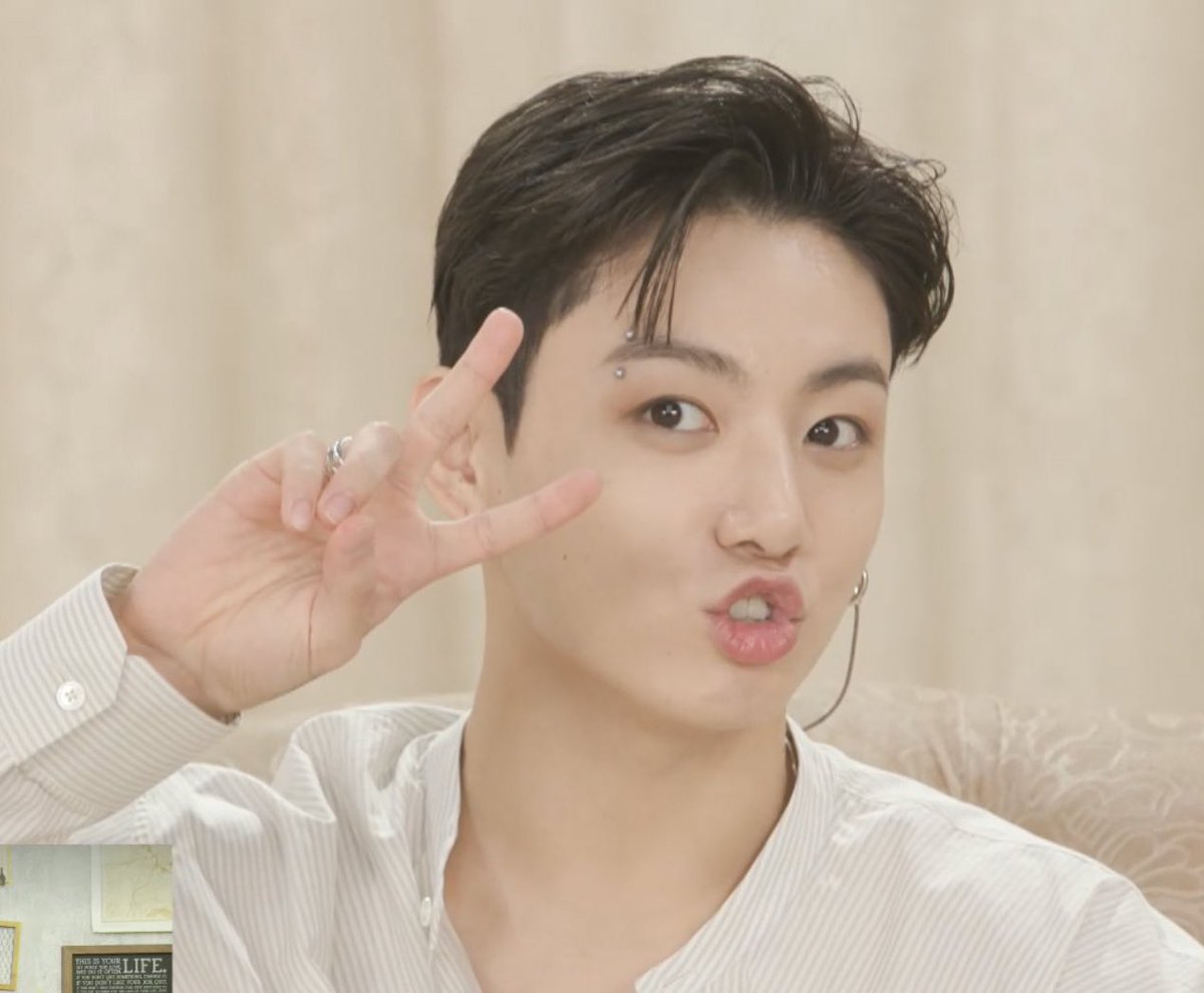 brazilhoope's tweet photo. nem feminino nem masculino, apenas jungkook
meu gênero? jeon jungkook 
quais os meus pronomes? apai/xonada https://t.co/LlO094m7zS