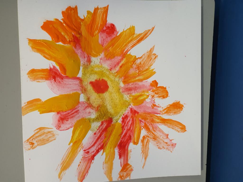 Pondskaters BEAUTIFUL Sun 🌞 paintings ready to put up in their new year 2 class.