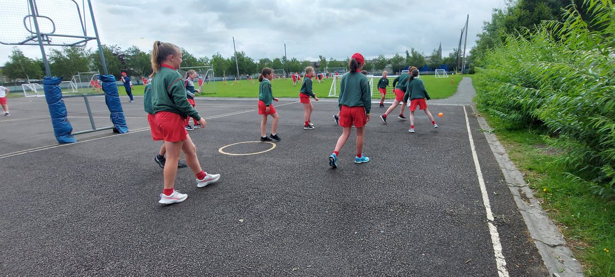 rang_michelle's tweet photo. Liathróidí láimhe ar siúl mar cheann de na stáisiúin!🎱 https://t.co/wCvoJd3O7C
