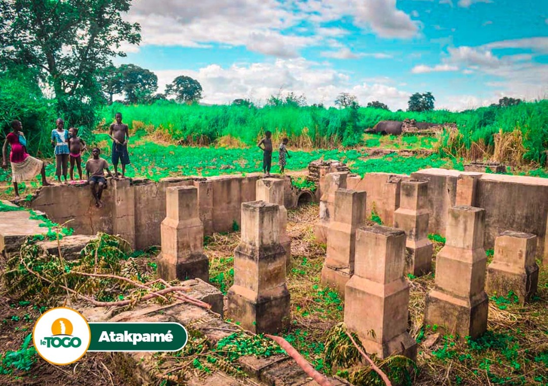 iluvtogo's tweet photo. Atakpamé.

La ville d’Atakpamé, située à 161 km de Lomé, est la principale ville de la région des Plateaux. Elle fut un refuge montagneux autrefois et est construite sur 500m d’altitude. Atakpamé forme avec Kpalimé et Badou « le triangle du café-cacao ».

#iluvtogo #team228 https://t.co/lknygH2sLE