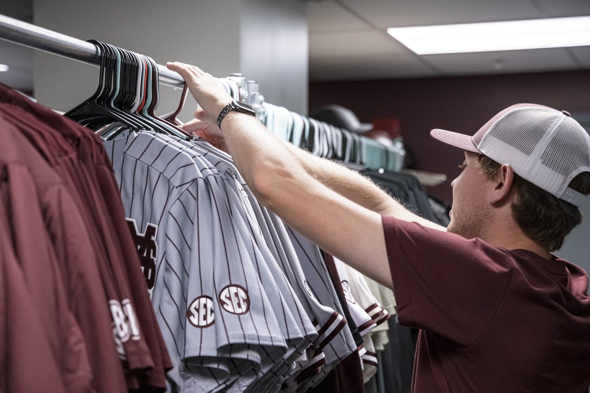 HailStateBB's tweet photo. Packing for a business trip 👔

#HailState🐶 | #OmaDawgs https://t.co/o8rkBitLhT