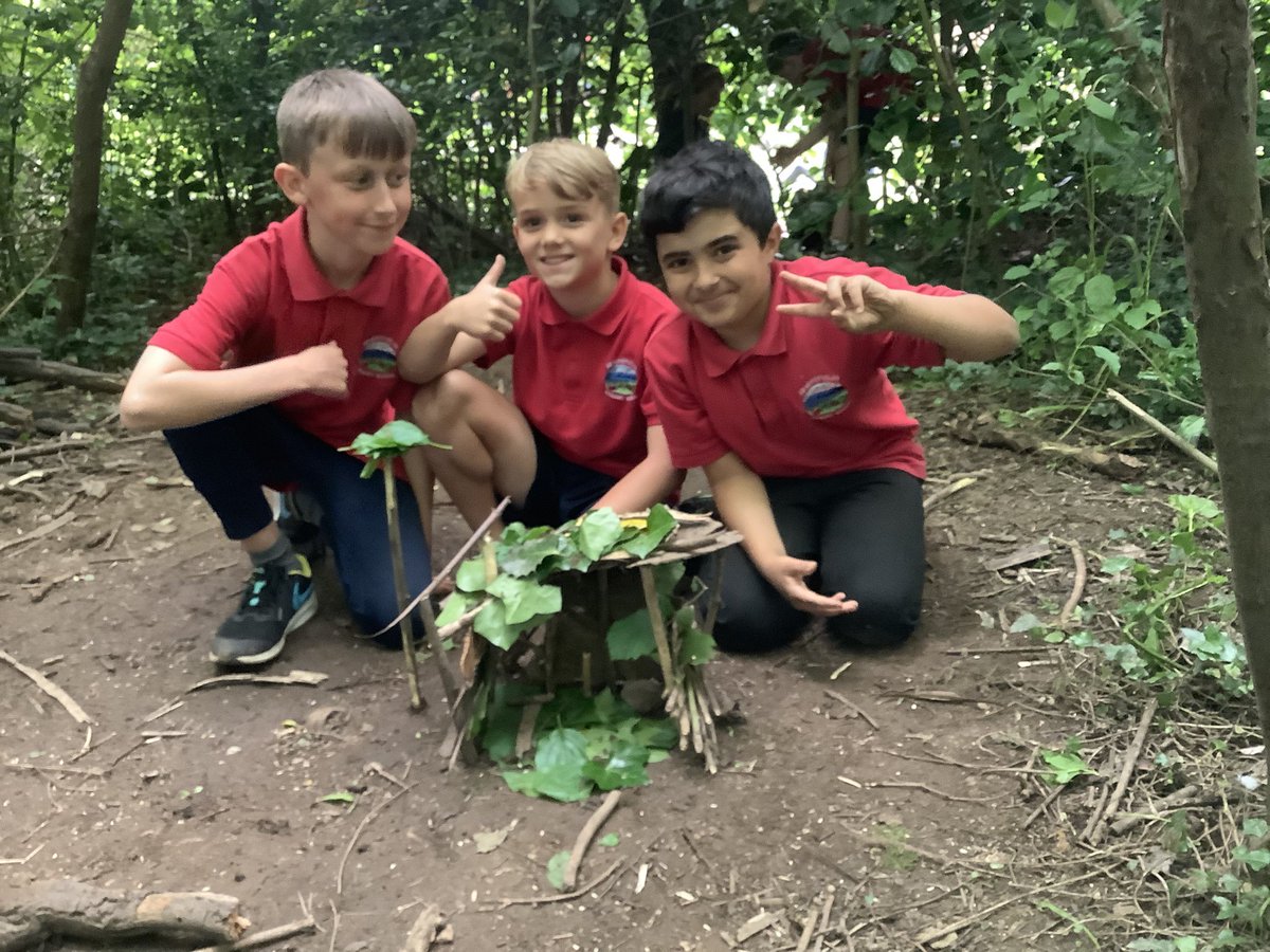 Hendrefoilan's tweet photo. We have been looking at Judaism in Year 5 so this afternoon we worked in groups to build a Sukkah. The children thought about the roles they were playing in their groups. We’re they a leader, a technician, a coach, a helper? #hdfpy5 #hdfphum #outdoorlearning https://t.co/DWNIA7e2fJ