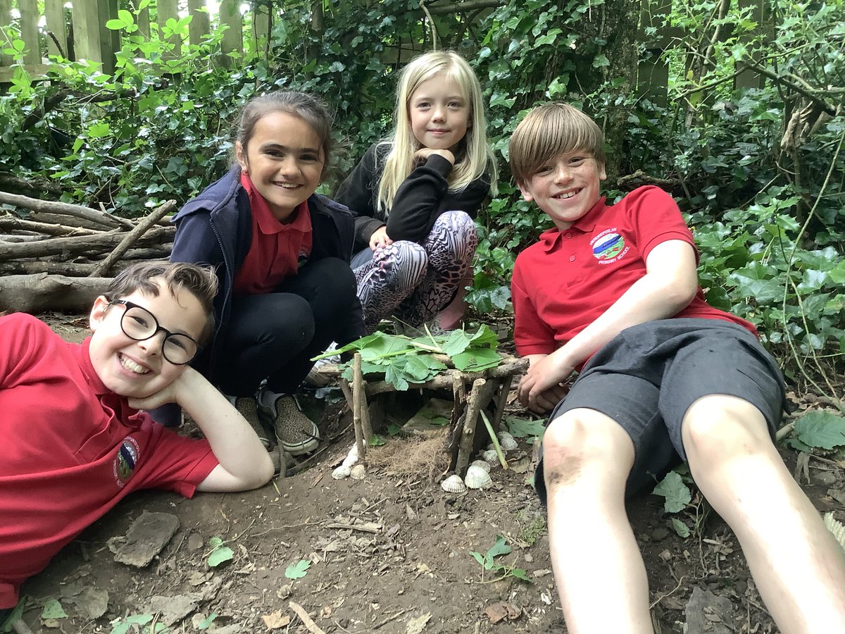 Hendrefoilan's tweet photo. We have been looking at Judaism in Year 5 so this afternoon we worked in groups to build a Sukkah. The children thought about the roles they were playing in their groups. We’re they a leader, a technician, a coach, a helper? #hdfpy5 #hdfphum #outdoorlearning https://t.co/DWNIA7e2fJ