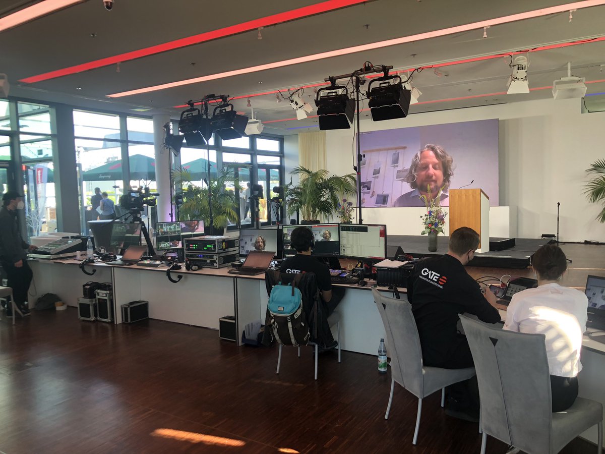 Today we are organizing and celebrating the #DeepTechAward21 for the Senate Department of Berlin. Sun is shining, the livestream is on - time for the Deep Tech Stars 21! 💪🏻🚀