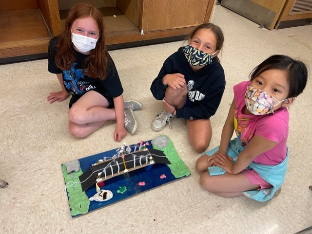 perlesmagnet's tweet photo. BRIDGES!!!!   We researched different types of bridges in Magnet for our architecture unit and check out our awesome creations! https://t.co/jbdGPITlp9