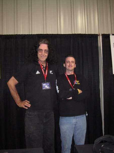 Throwback to that time 13 years ago when I worked a convention and got to meet the absolute gem of a giant human being that was Peter Mayhew. https://t.co/FxWOhjW2cY