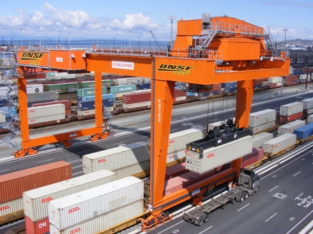 aflomagazine's tweet photo. Afrique du Sud : le terminal polyvalent de Cape Town réceptionne cinq chariots cavaliers.
#AfriqueSud #acquisition #terminalportuaire #polyvalent #exploitation #augmentationvolume #fretmaritime #équipement #transportmaritime #logistique #supplychain
https://t.co/rFugsWaPFS https://t.co/UHXIKAssFK