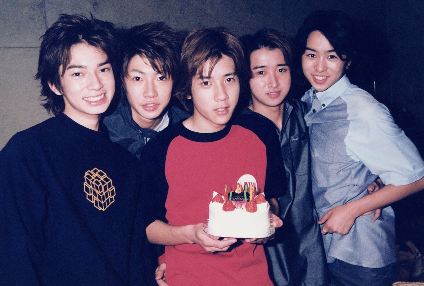 \"The miracle of Arashi is that it is the five of us.\"-Kazunari Ninomiya

Happy Birthday, Neener!    