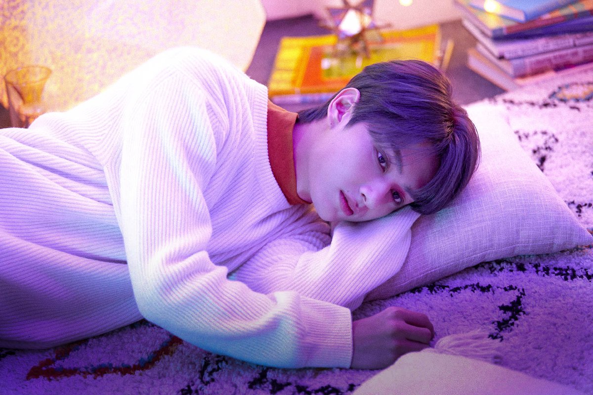 JUNHUIPPED's tweet photo. so close, but so far away. 

#caratselcaday
#CSD
#JUN 
@pledis_17 https://t.co/SY8GkIEyWM