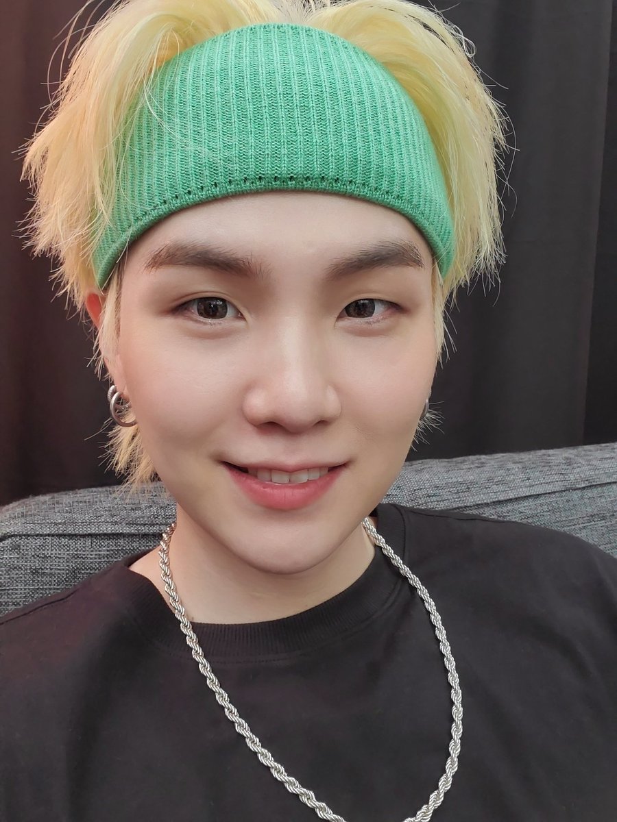 SugaNaverBlog's tweet photo. Kmedia reported: #Suga uploaded a selfie on BTS' twt on the 14th along with message :"You worked hard. #ItsNotAnItalyTowel"

In the pic, Suga smiles &amp; takes the selfie. He makes everyone impressed by his good looking all the time.

📎 https://t.co/qN7VbcRn5k

🛑Share &amp; cre blog https://t.co/fNwUmWyXqa