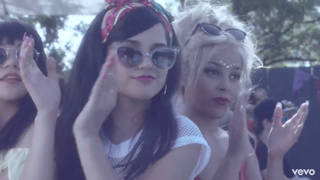 chris!!! on Twitter "doja cat in becky g’s shower music video https