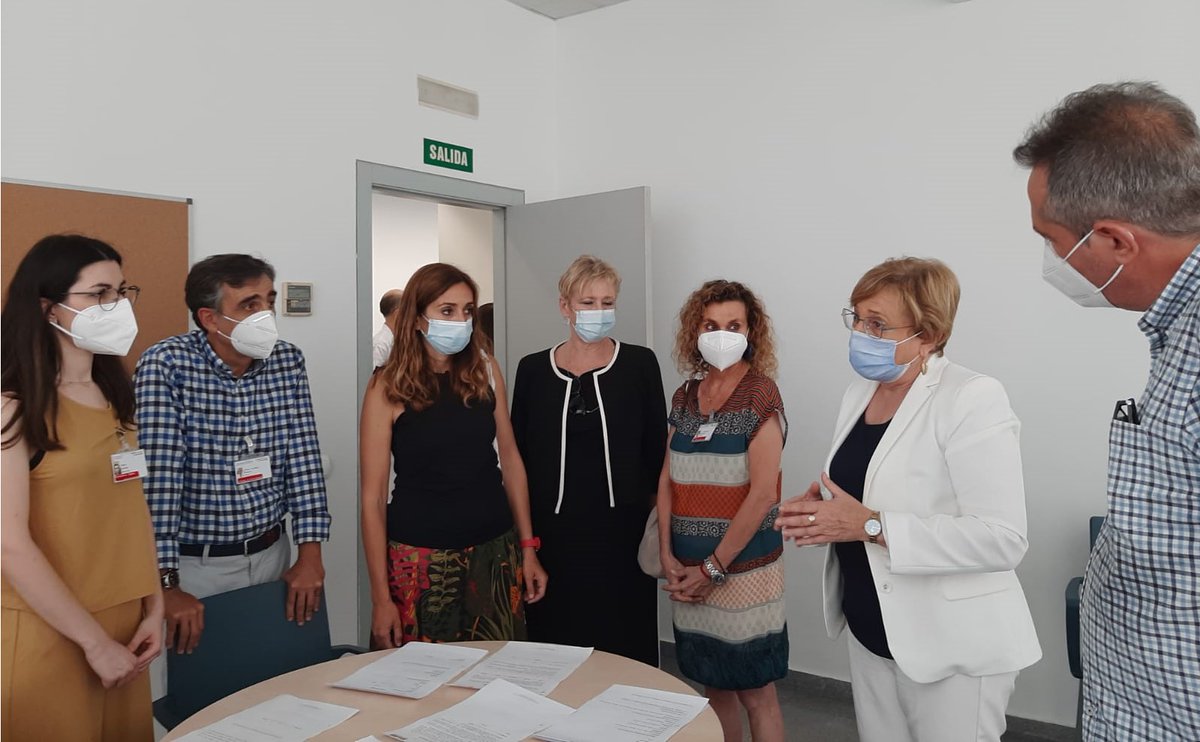 GVAsanitat's tweet photo. 📢 @anabarcelochico: “@GVAsanitat ha creado 123 plazas de profesionales de #SaludMental desde el inicio de la pandemia”

➡️ 24 plazas de Psiquiatría
➡️ 42 de Psicología clínica
➡️ 17 de Enfermería
➡️ 14 de Terapia Ocupacional 
➡️ 26 de Trabajo social https://t.co/CwXZGLnAfj