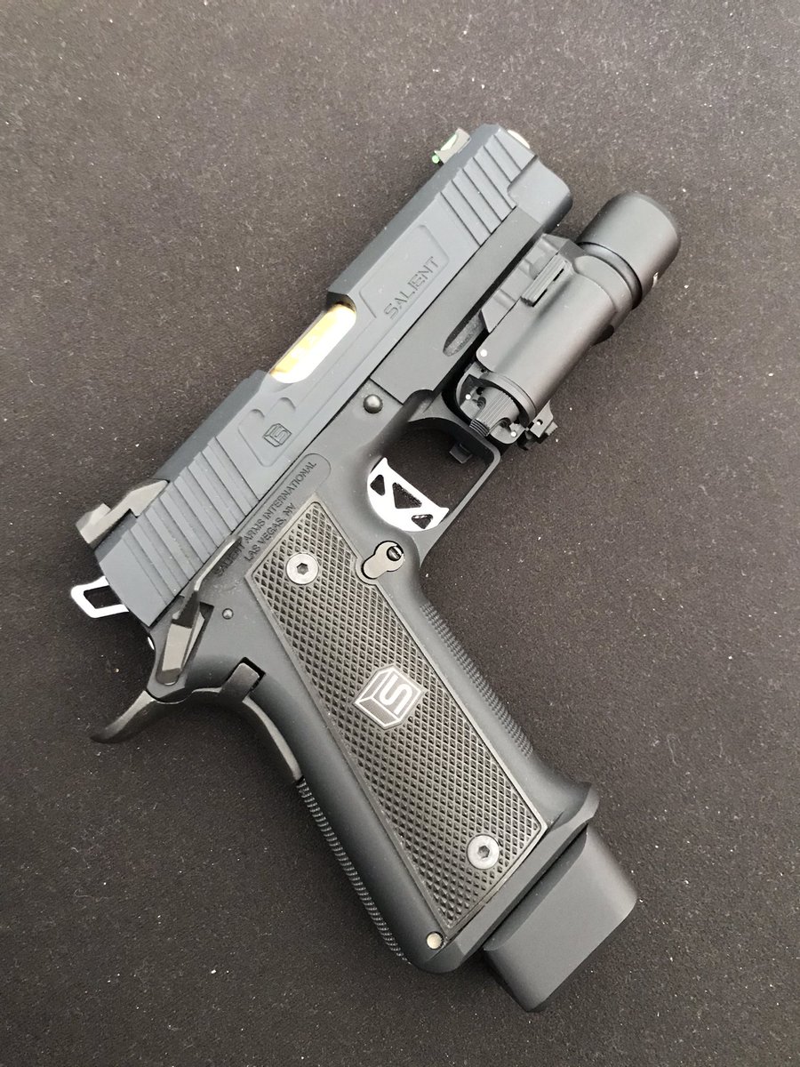 CKenladen's tweet photo. My End of confinment / summer own gifts 😍😍😍#PewPewPew #GunPorn #HkLover #HkUsp45 #SalientArm #HiCapa #Cal45 https://t.co/oD2N13uEZu