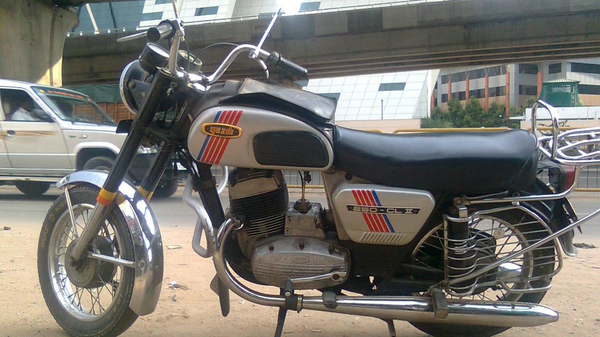 167/365-The #Yezdi #CL2 was a modern take on the Classic Yezdi model with the nacelle being eliminated and replaced with a standalone headlamp unit and twin pods, so typical of sporty motorcycles of that era. Tech specs remained the same  as did performance figures #BikerLife