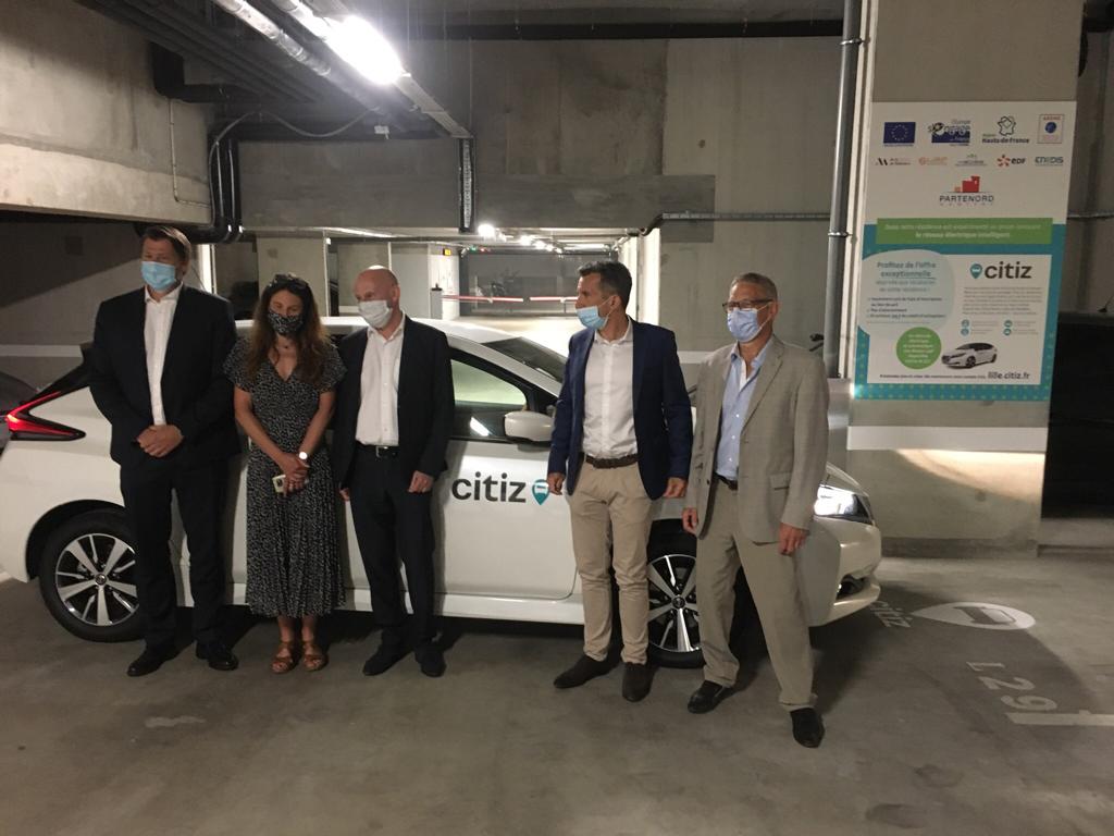 enedis_hdf's tweet photo. Via #Groupee @Enedis poursuit son rôle de facilitateur de la #mobelec et de la #TE. Avec ses partenaires, elle lance une expérimentation de gestion intelligente des énergies à l’îlot Saint-So à #Lille
➡ #autoconso collective➕autopartage d’un #VE via une borne bidirectionnelle https://t.co/paydveL8Bd