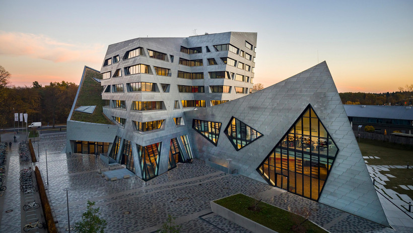 #ShanghaiRanking2021: Leuphana ranked for the first time 

The best ranked subjects are: 
#Ecology
#EnvironmentalScience &amp; #Engineering 
#Education 
#Psychology 
#BusinessAdministration
#Management 

Further Info: shanghairanking.com/institution/le…