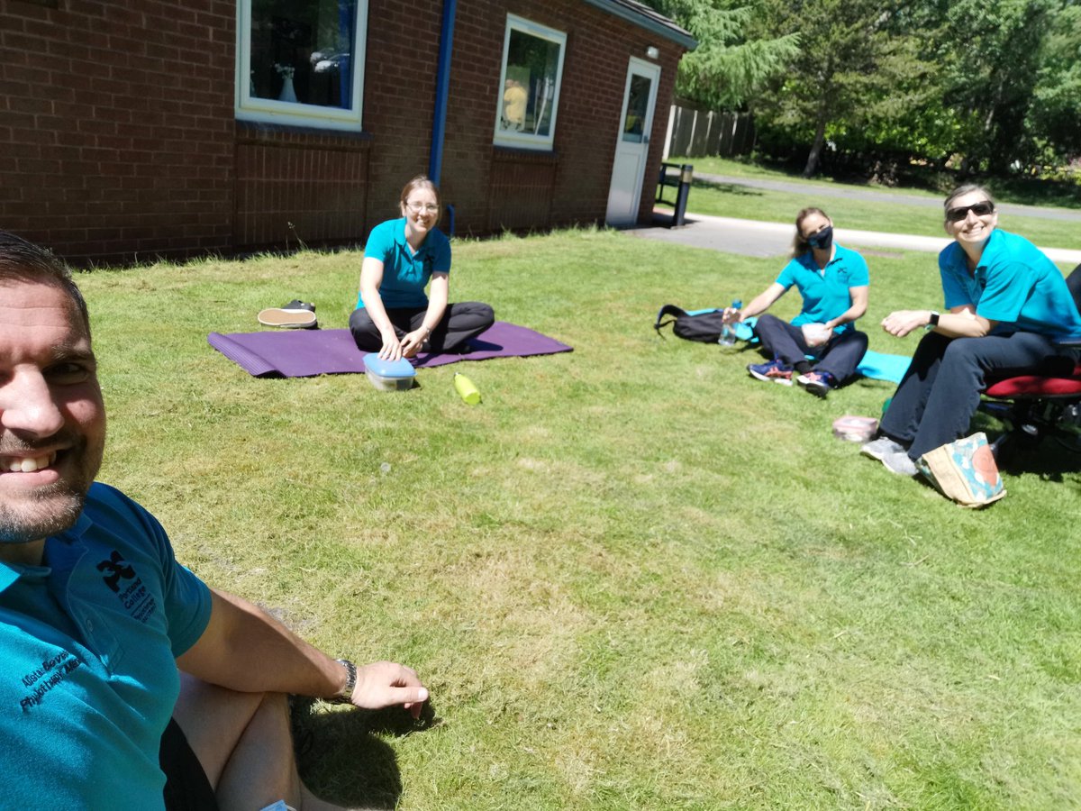 Sun's out, lunch out!