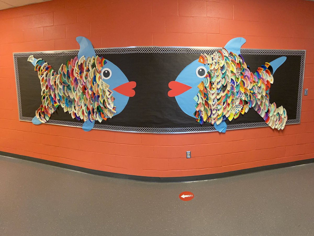 For #teamworktuesday all classes buddied up virtually with another class to share in the read aloud “The Rainbow Fish” and create this beautiful display of our individual scale designs. @ElizabethParkEl <a href="/NLESDCA/">NLESD</a>