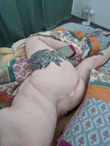 ChatsFlower's tweet photo. Omg it's hump day and I posted the wrong pic! https://t.co/TSjUTU4lQo