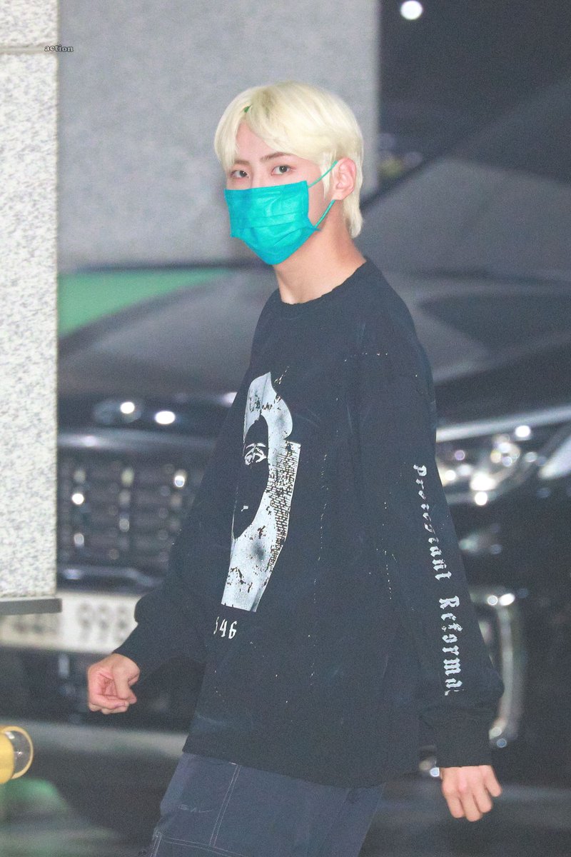 action_0608's tweet photo. 종호 화이팅~~~ #이진혁 #LEEJINHYUK #브이태양 https://t.co/ff15tQV0GN